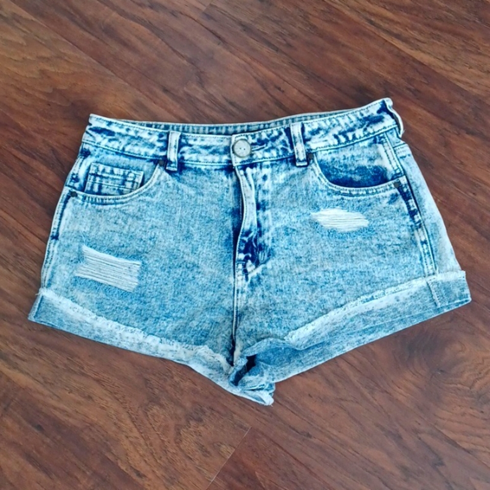 Kendall & Kylie🌿High Rise Acid Washed Shorts. Women’s-29 100% Cotton